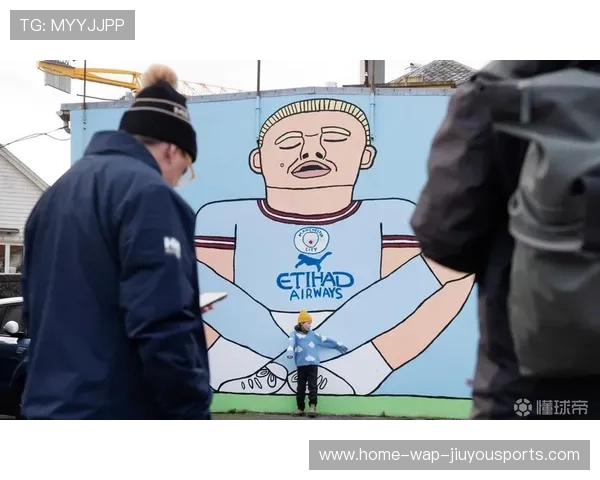 哈兰德被曝送礼豪爽,小镇粉丝人情味爆棚 哈兰德被曝送礼豪爽,小镇粉丝人情味爆棚