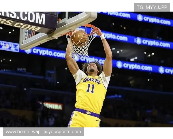 戴维斯空接暴扣，湖人禁区压迫感回归